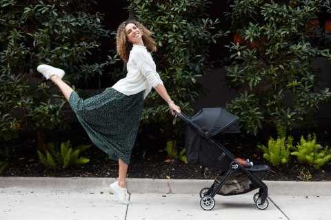 Baby Jogger City Tour 2 Pitch Black – Wózek z regulowanym oparciem i budką UV50+