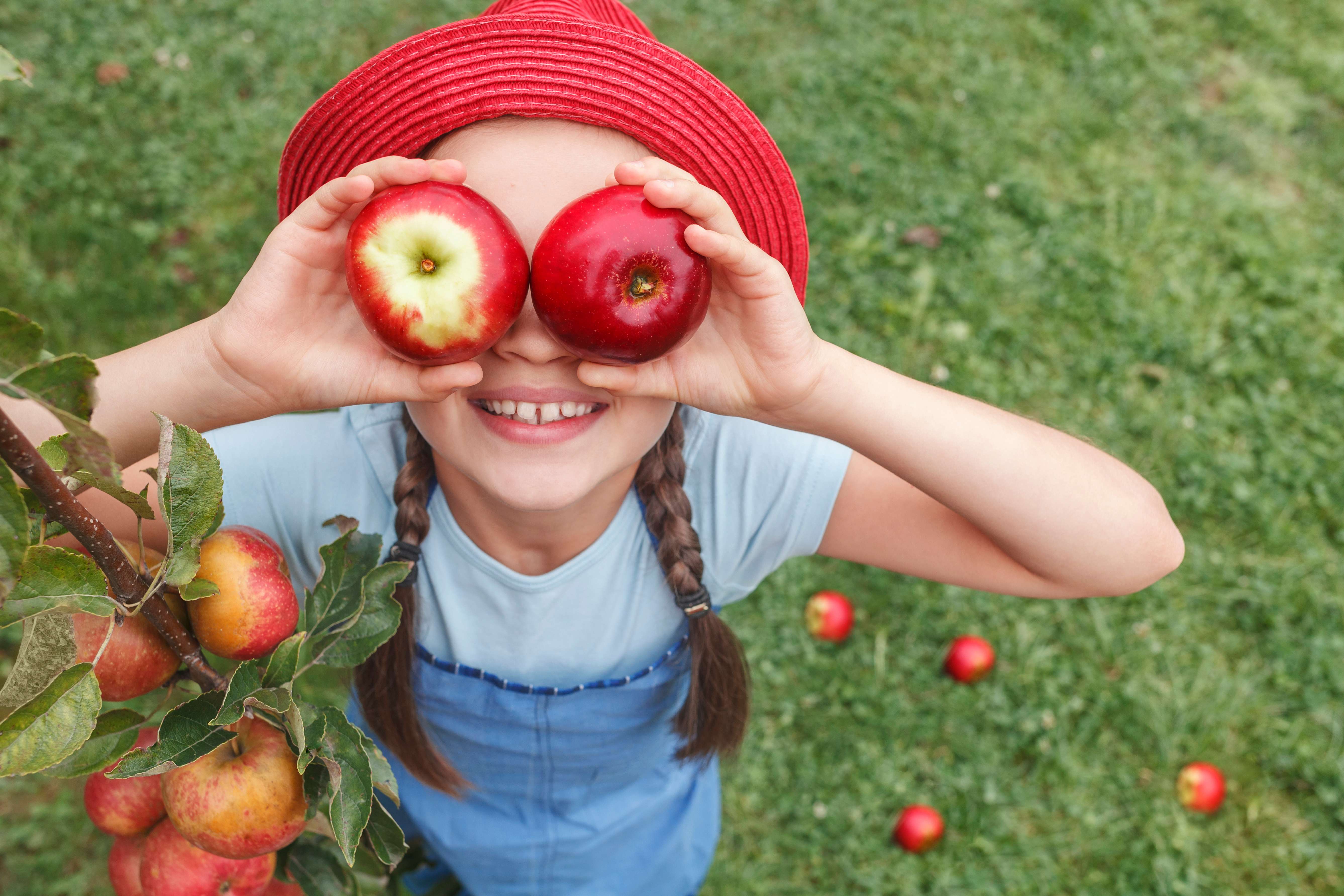 Jak zachęcić dziecko do jedzenia owoców?