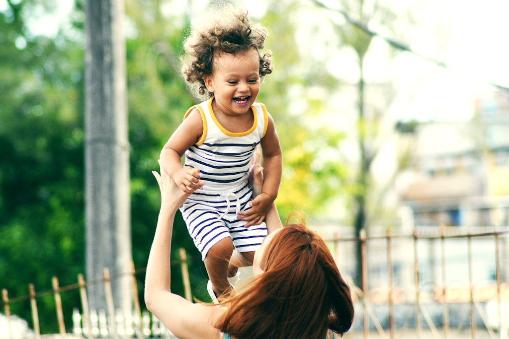 Trening dla zabieganych mam: 10 krótkich i efektywnych ćwiczeń do domu!